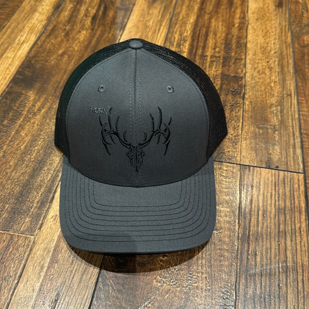 Horn gear Deer Skull Trucker Hat